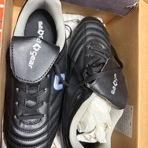 Youth soccer Shoes size 6 new in box